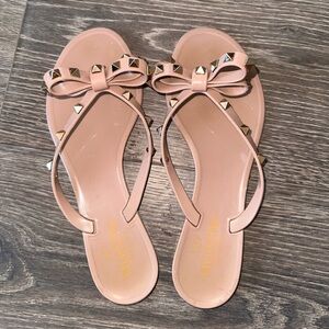 Valentino Garavani
Rockstud PVC Flat Thong Sandals